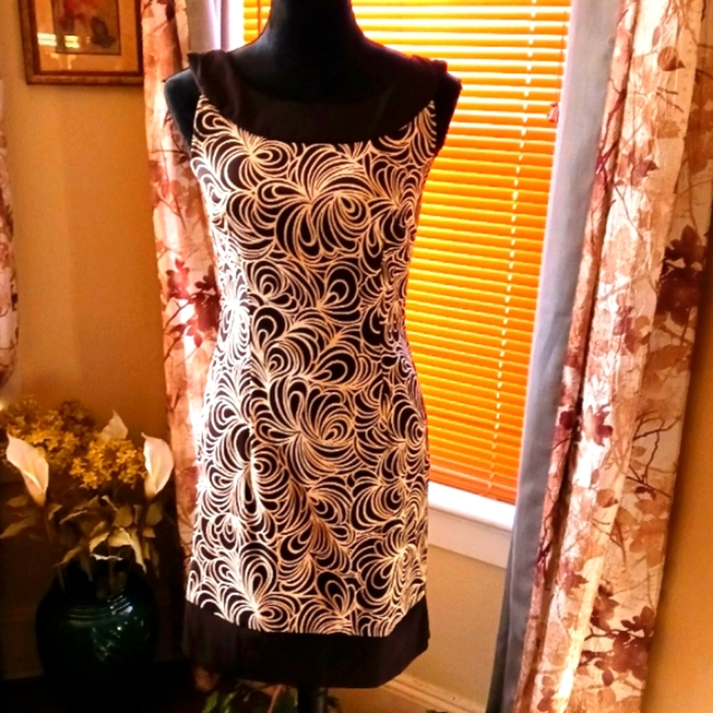 Sleeveless dress by Connected Apparel